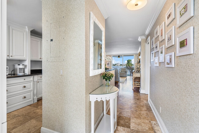 Building Photo - 917 N Flagler Dr