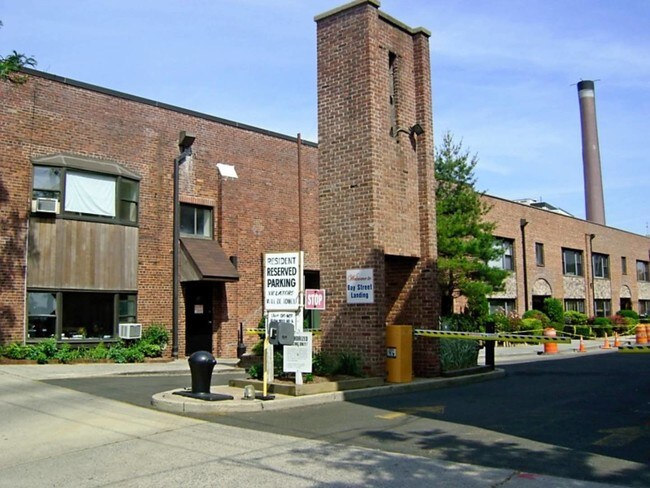 Building Photo - 80 Bay St Landing