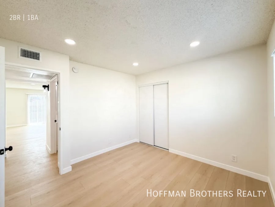 Building Photo - 14801 Delano St