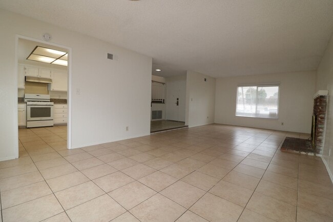 Building Photo - Two story 4/Bed, 2.5/bath  Home for Lease ...