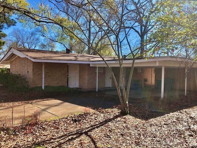Building Photo - 2701 Stillwell Dr