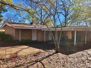 Building Photo - 2701 Stillwell Dr