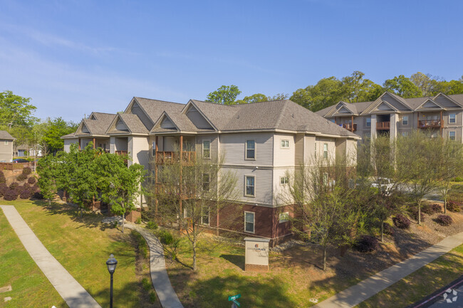 Building Photo - Pineherst Student Apartments