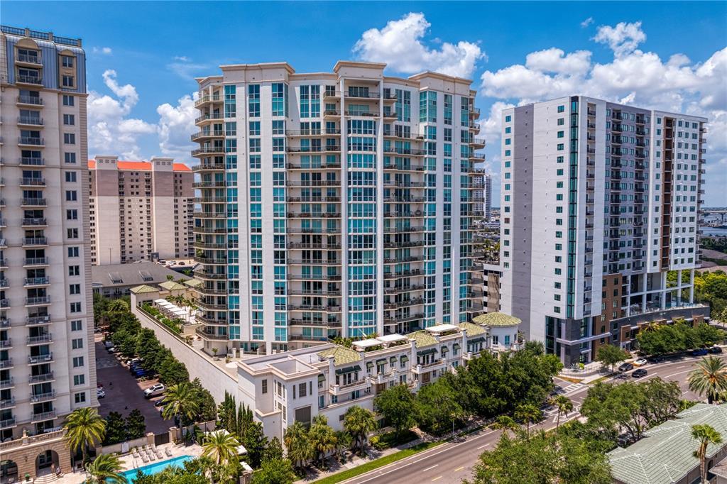 Foto principal - 450 Knights Run Ave