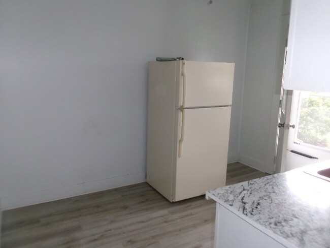 Building Photo - 521 S 3rd Ave