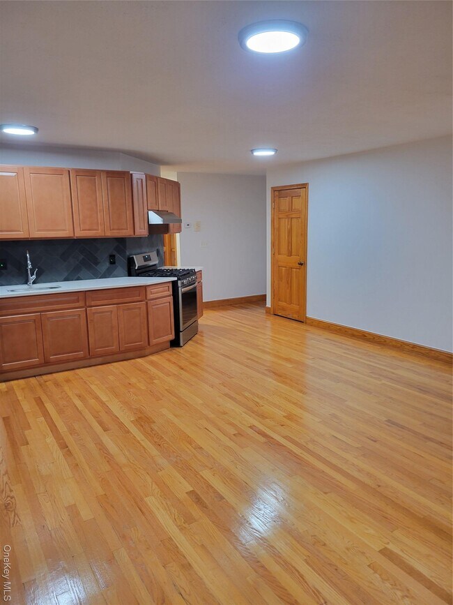 Foto del edificio - 60-06 172nd St