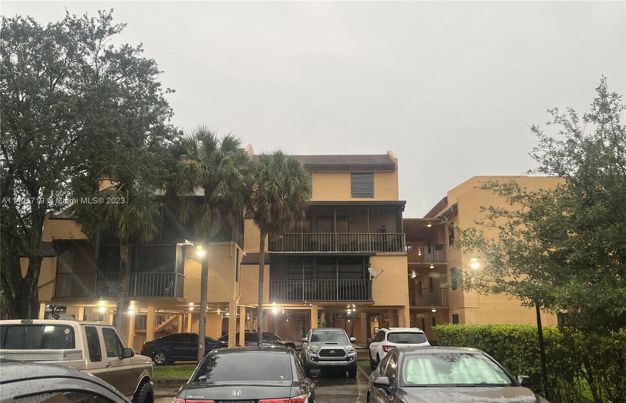 450 Commodore Dr Unit 310, Plantation, FL 33325 Condo for Rent in