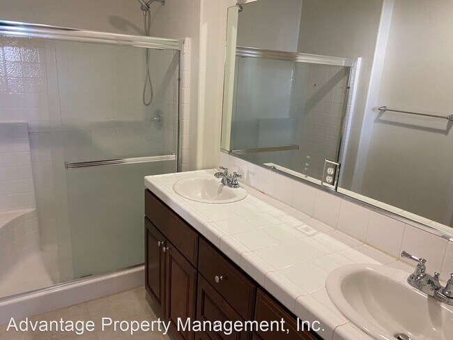 Foto del edificio - 4 br, 3.5 bath House - 1566 S. Varick Ct.