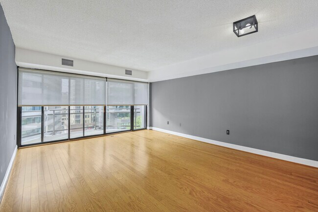 Building Photo - 1530 Key Blvd
