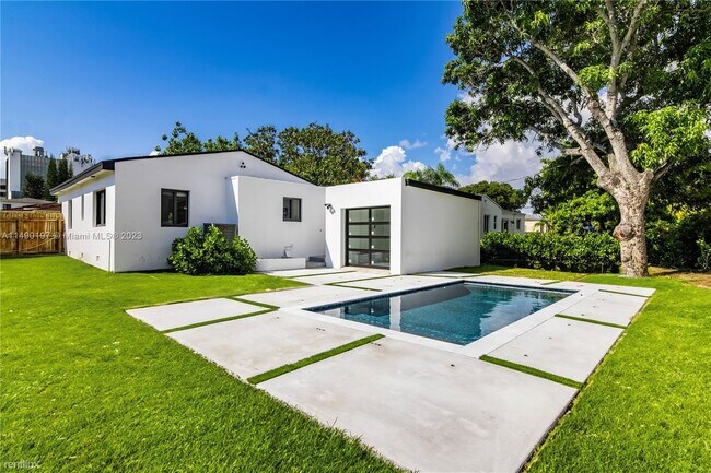 Foto del edificio - 3 br, 2 bath House - 2101 SW 21st St