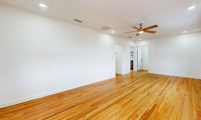 Foto del edificio - Pristine Neptune Beach Remodel: 2 Blocks to the Sand and Walkable to Everything!