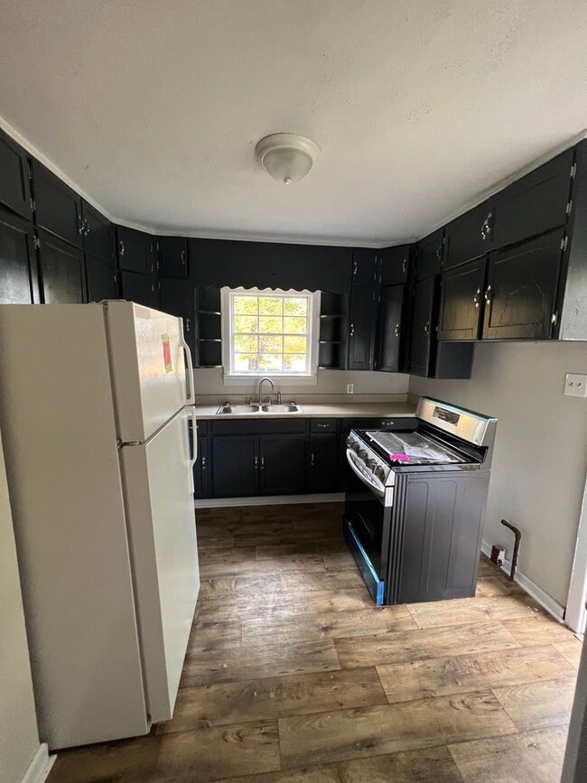 Building Photo - 3751 Sunrise Ave NW