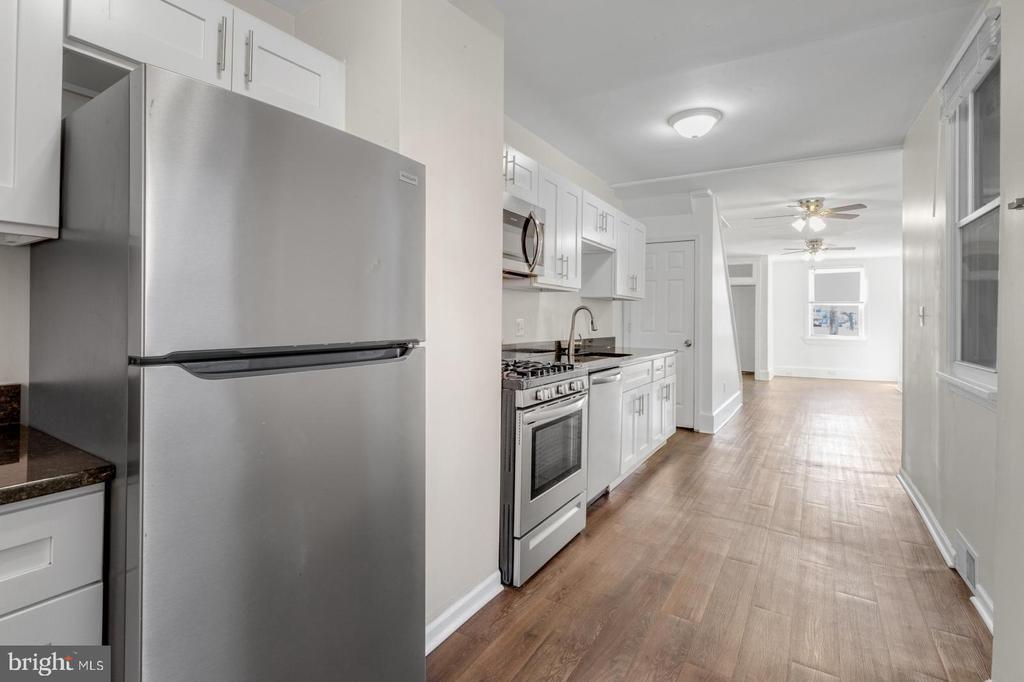 Primary Photo - 2577 E Huntingdon St