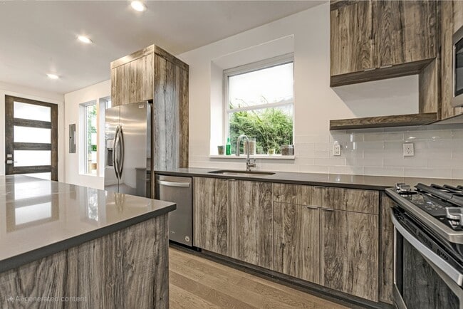 Cocina - 5846 SE Woodstock Blvd