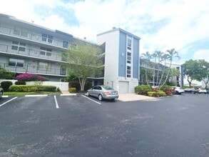 Building Photo - 14747 Cumberland Dr