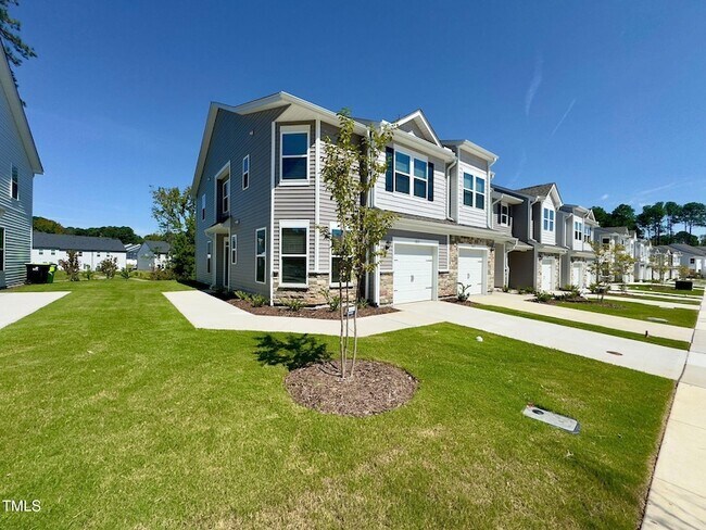 Foto del edificio - 1823 Hinesley Dr