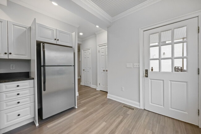 Building Photo - 10 Haviland St