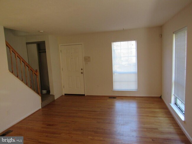 Building Photo - 9061 Pickwick Village Terrace
