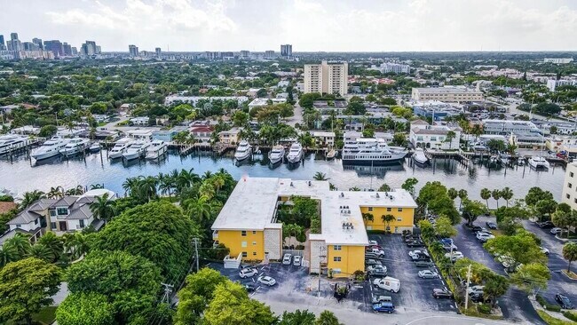 Foto del edificio - 815 Middle River Dr