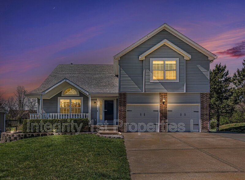 Primary Photo - 226 N Sunset Ln