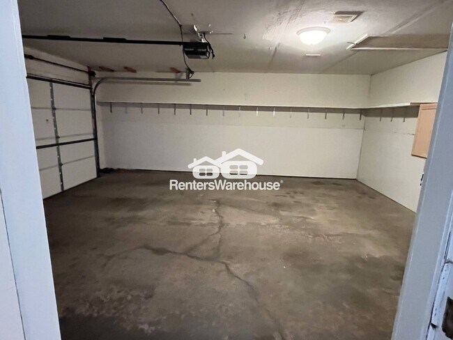 Building Photo - 15870 Griffon Path