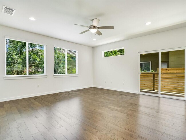 Building Photo - 6800 Menchaca Rd