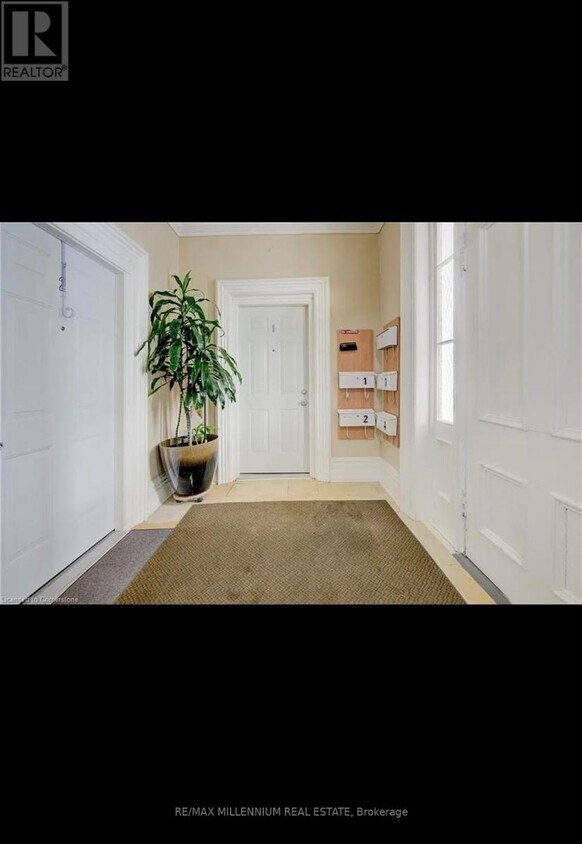 Photo principale - 74 McNaughton St