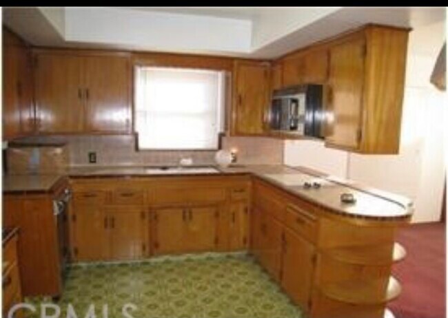 Building Photo - 8715 Orangewood Ave