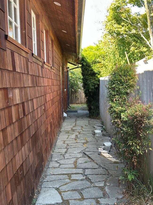 Building Photo - Charming Studio Loft in Arcata – Close to Plaza & Cal Poly Humboldt