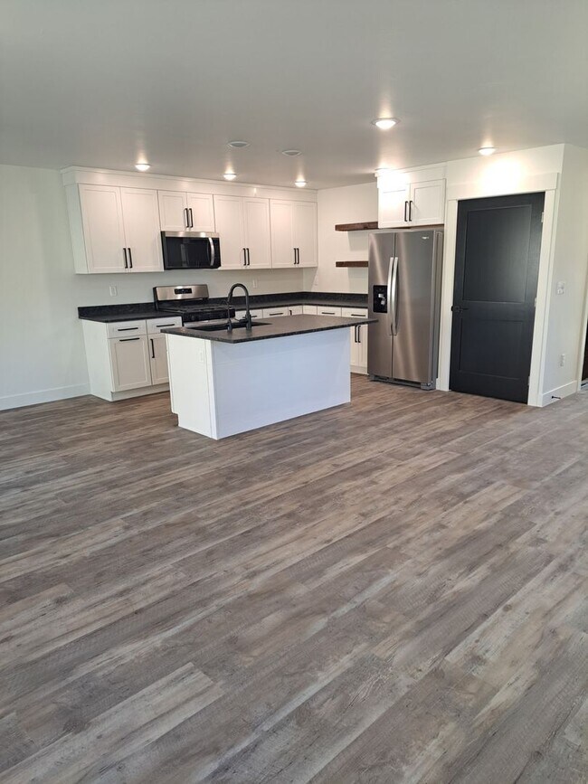 Building Photo - 3 Raven Ridge