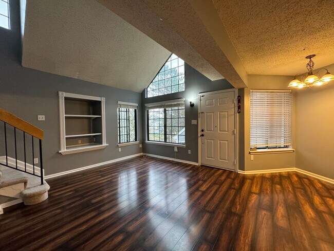 Foto del edificio - Sophisticated 2 Bed 2 Bath Condo with Loft...