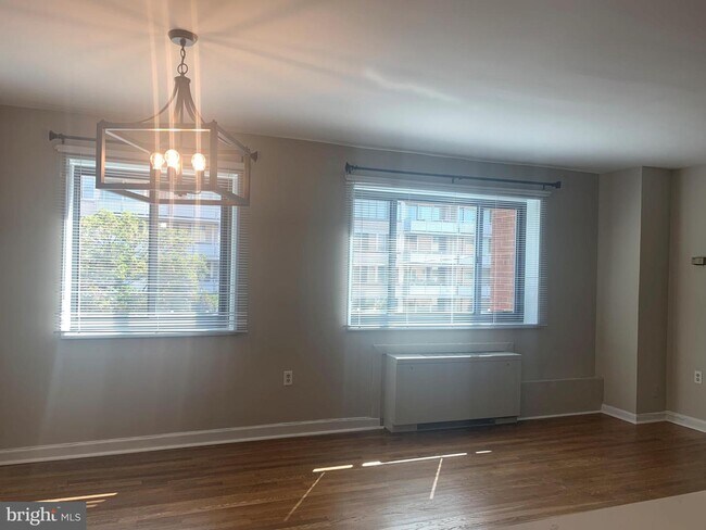 Foto del edificio - 1200 S Arlington Ridge Rd