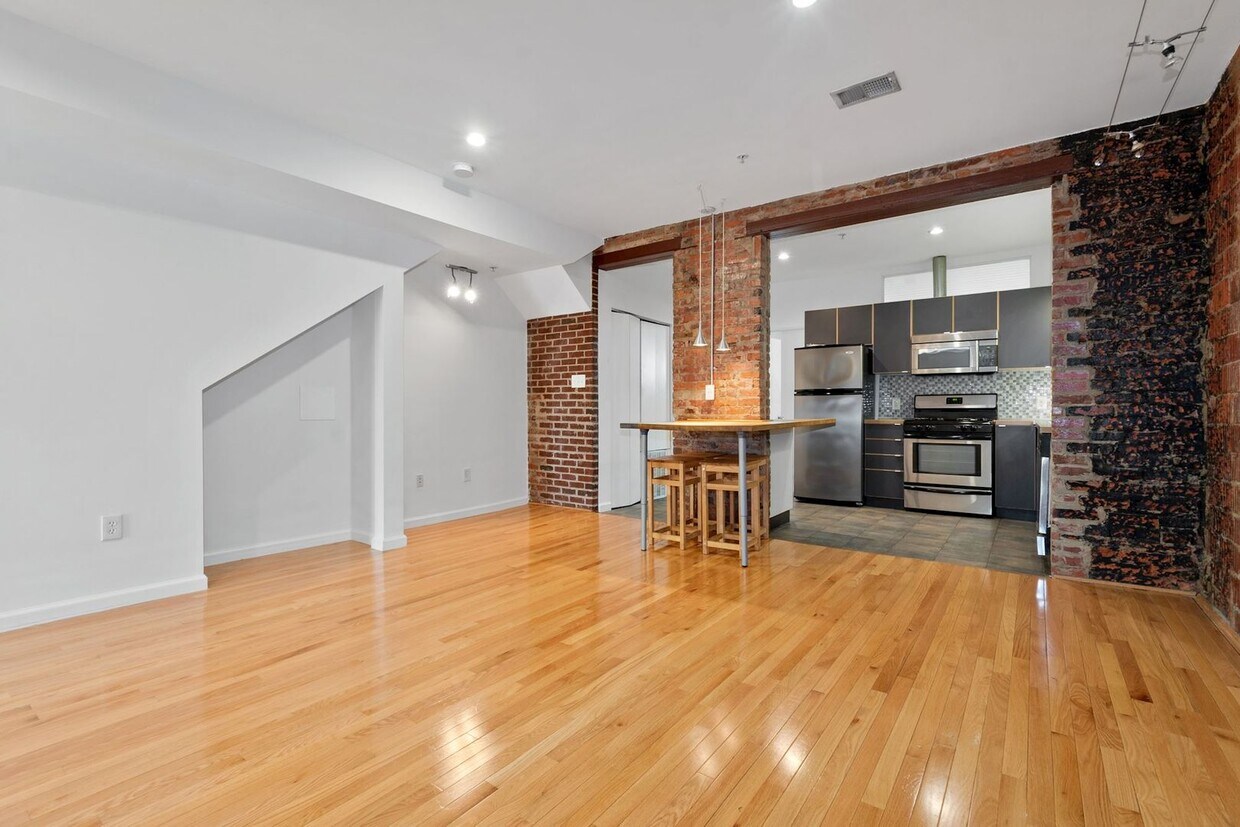 Primary Photo - One-Month Free Rent with a move-in before/...