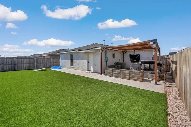 Building Photo - Near brand new 3 bd/2 bth home in quiet neighborhood! Turf backyard w/ pergola! All appliances! 1...