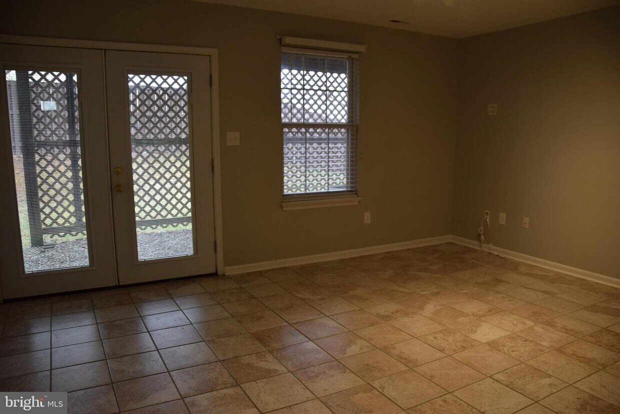 Primary Photo - 900 Turning Point Ct