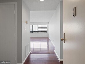 Building Photo - 3713 S George Mason Dr