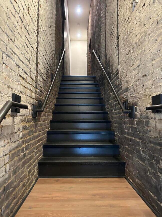 Foto del edificio - 307 W Main St