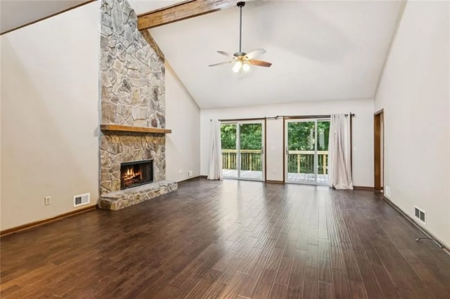 Building Photo - 1616 Maple Ridge Dr