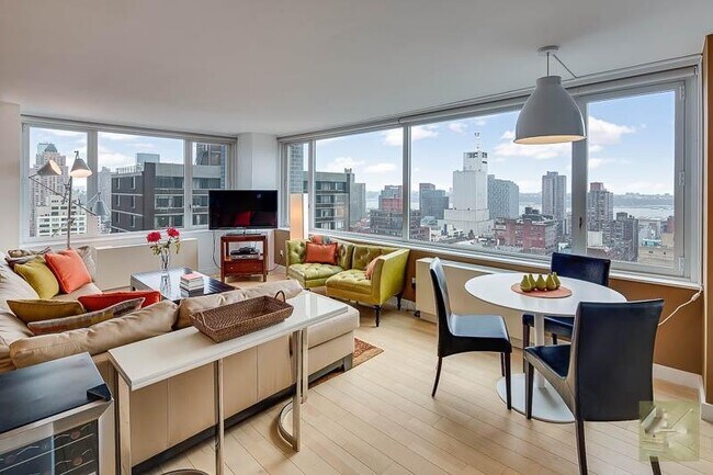 Foto del edificio - 322 W 57th St