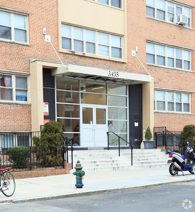 Building Photo - Holmead Apartments