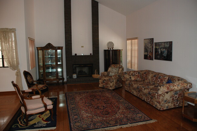 Building Photo - 1648 Shadow Oaks Pl