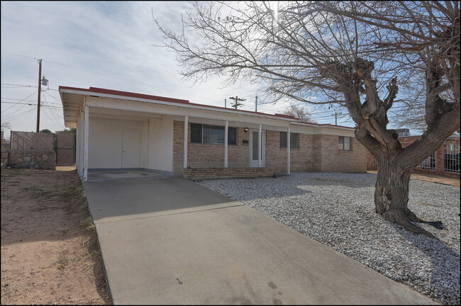 Building Photo - 3302 Lorne Rd