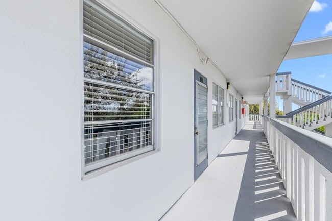 Building Photo - 3028 Harwood D