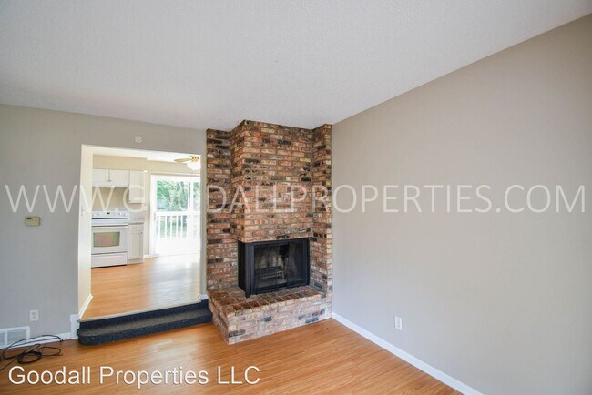 Building Photo - 3 br, 1 bath House - 101 E Pleasant View Dr