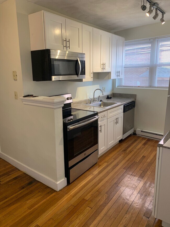Building Photo - 402 Highland Ave