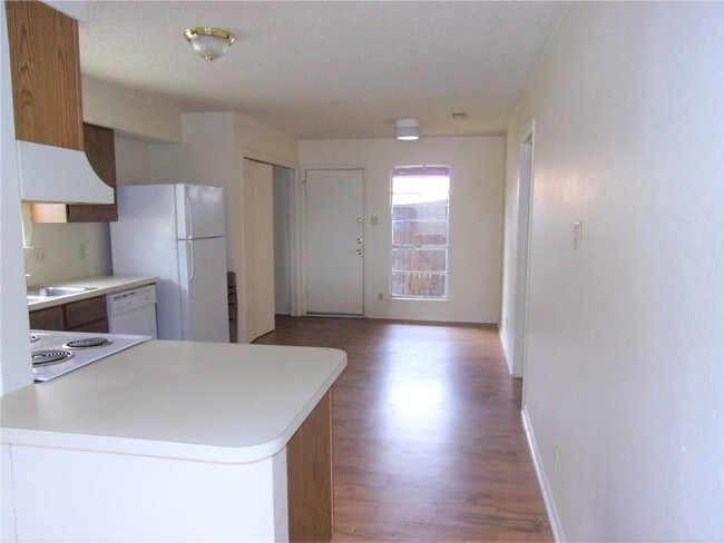 Building Photo - 720 Redbird Ln