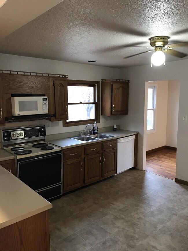 Building Photo - 610 Perry St