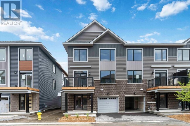 Building Photo - 410 Silverberry Private
