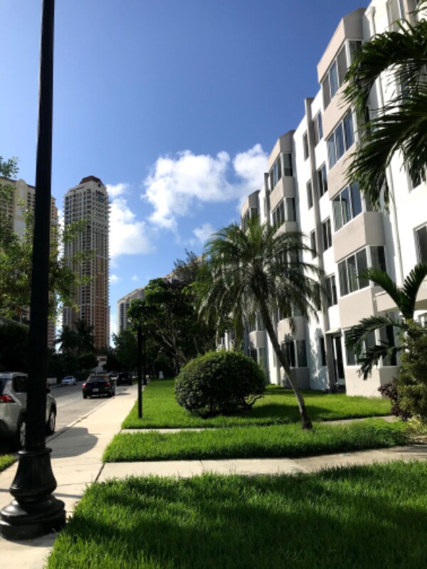 Foto del edificio - 250-180 180th Dr