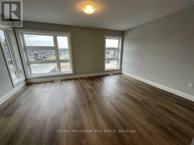 Photo du bâtiment - 550 Fairway Rd